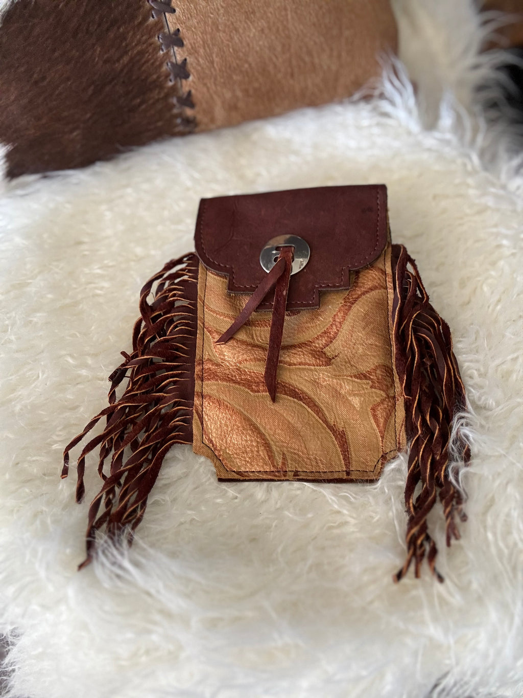 Fringe rear cinch saddle sac